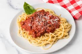 White spaghetti and stew 